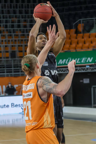 边锋有着独 边锋有着独